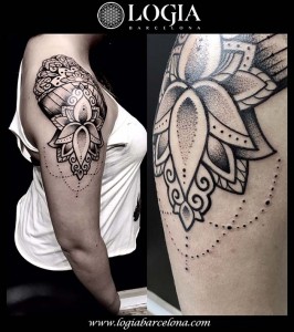 tatuaje-hombro-flordeloto-logia-barcelona-dasly    